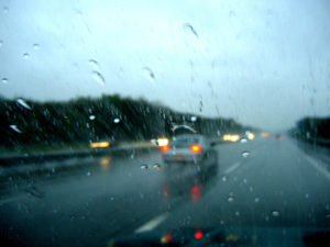 Read more about the article What To Do When Your Car Hydroplanes