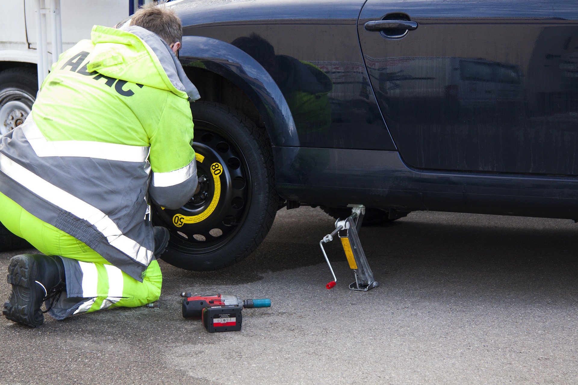 You are currently viewing Quick Flat Tire Fixes While On The Road