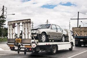 Read more about the article When To Insist On A Flatbed To Tow Your Car