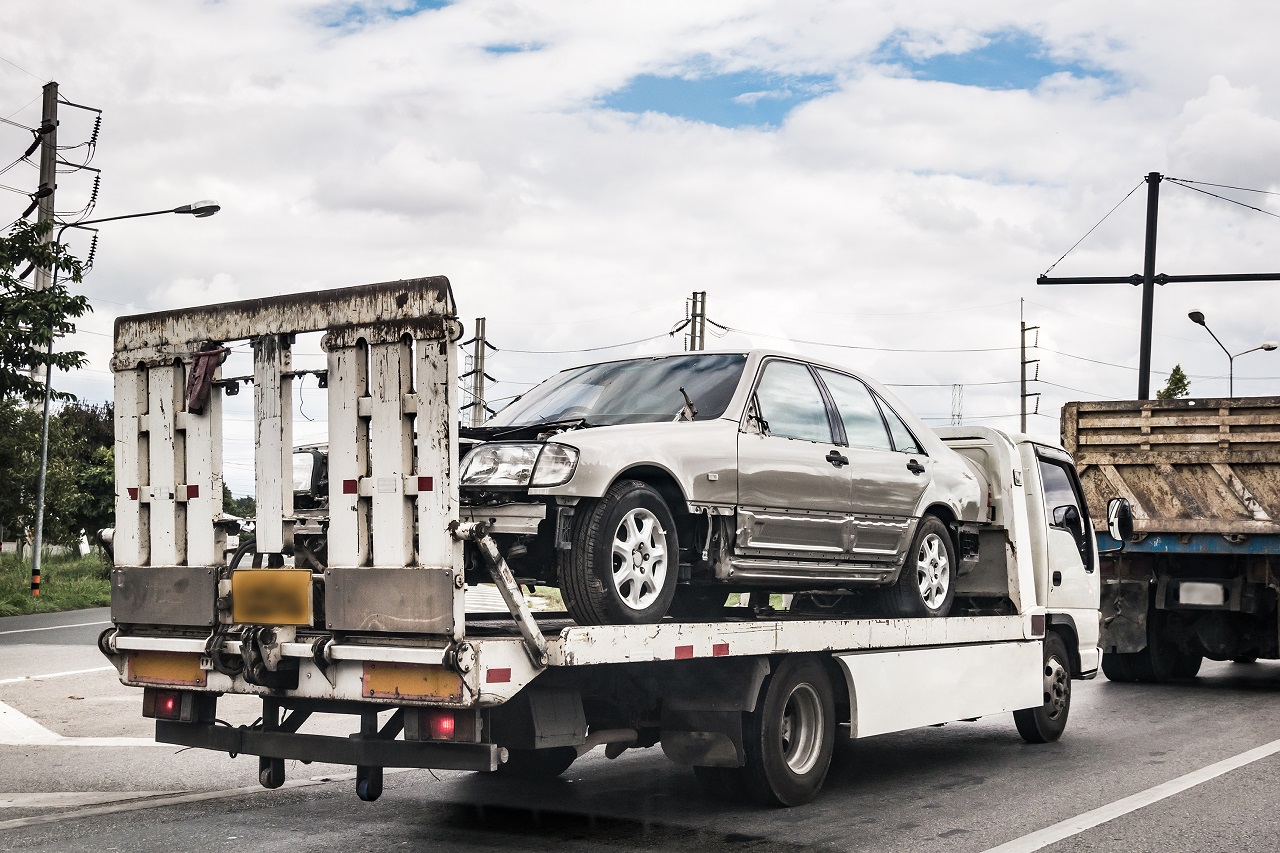 You are currently viewing When To Insist On A Flatbed To Tow Your Car