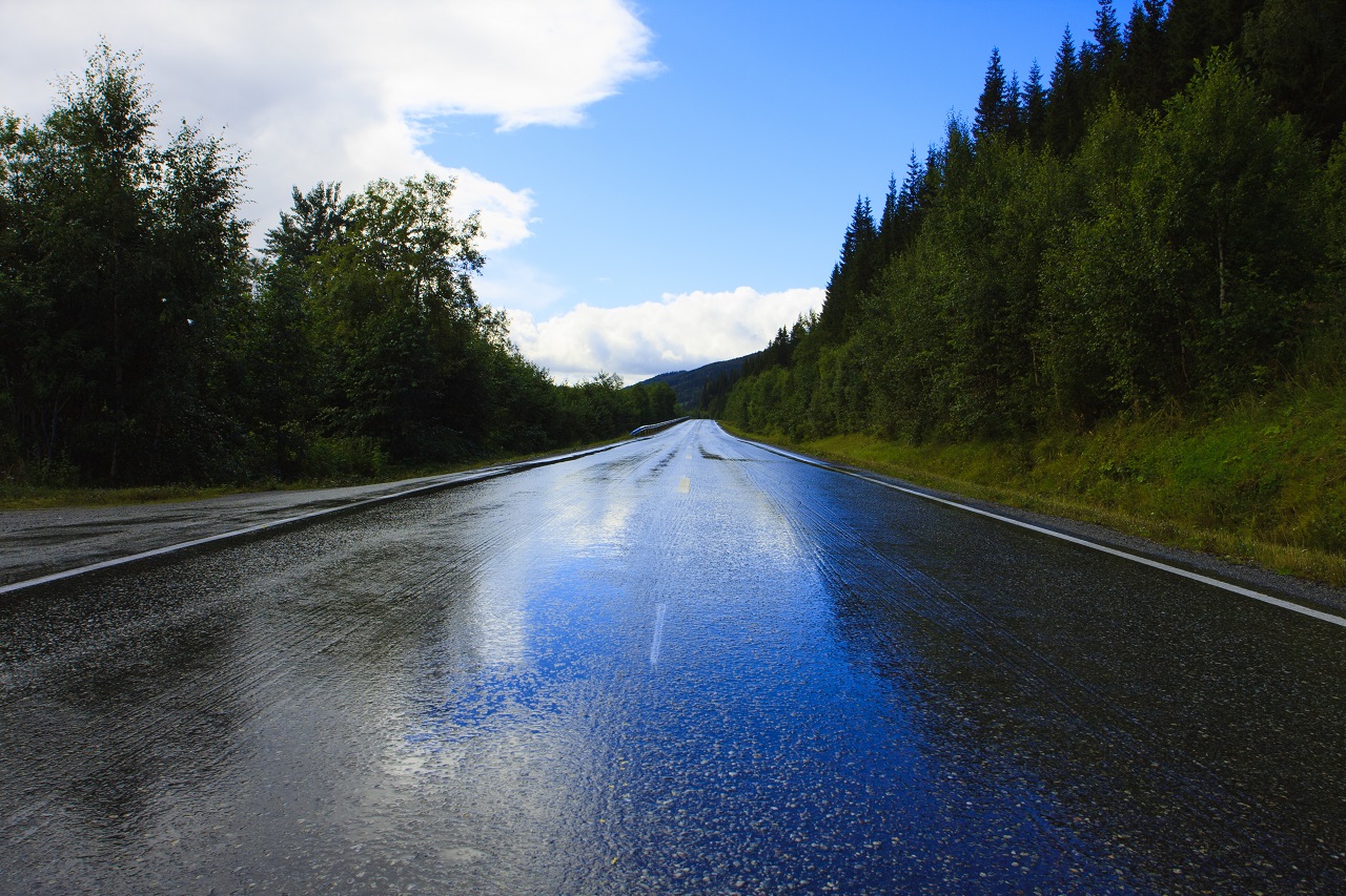 Read more about the article Dangers Of Summer Rain On Roads