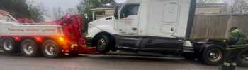 Heavy Duty Towing Call With Stalled Truck Trailer in Saint Louis