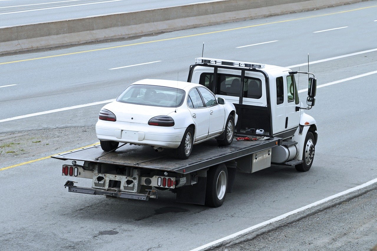 Read more about the article Mastering Flatbed Tow Trucks:  Ensuring Safe Vehicle Transportation