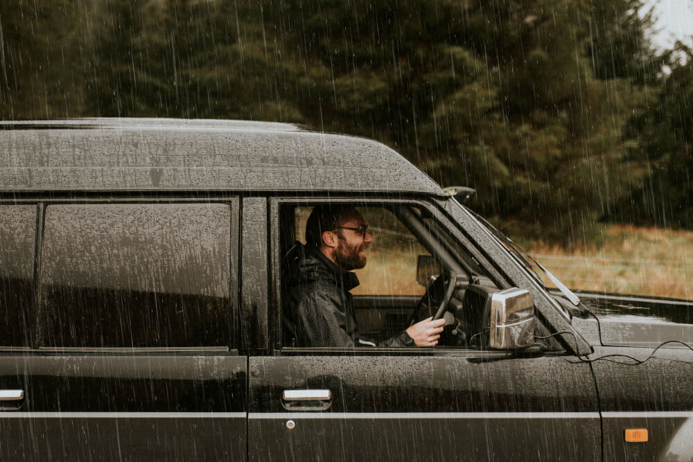 You are currently viewing How to Jump Start a Car in the Rain (and When You Shouldn’t)